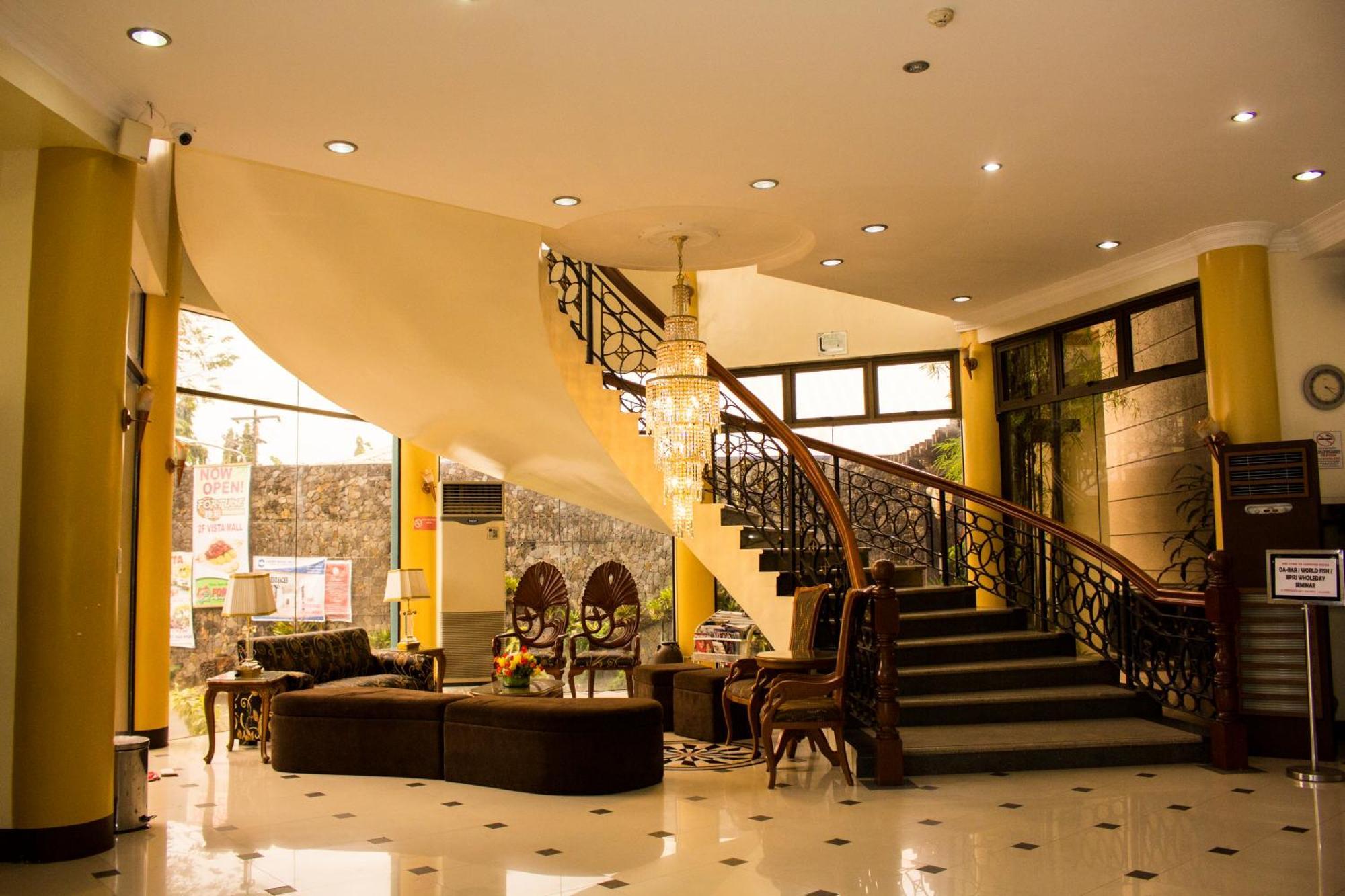 Crown Royale Hotel Balanga Exterior photo