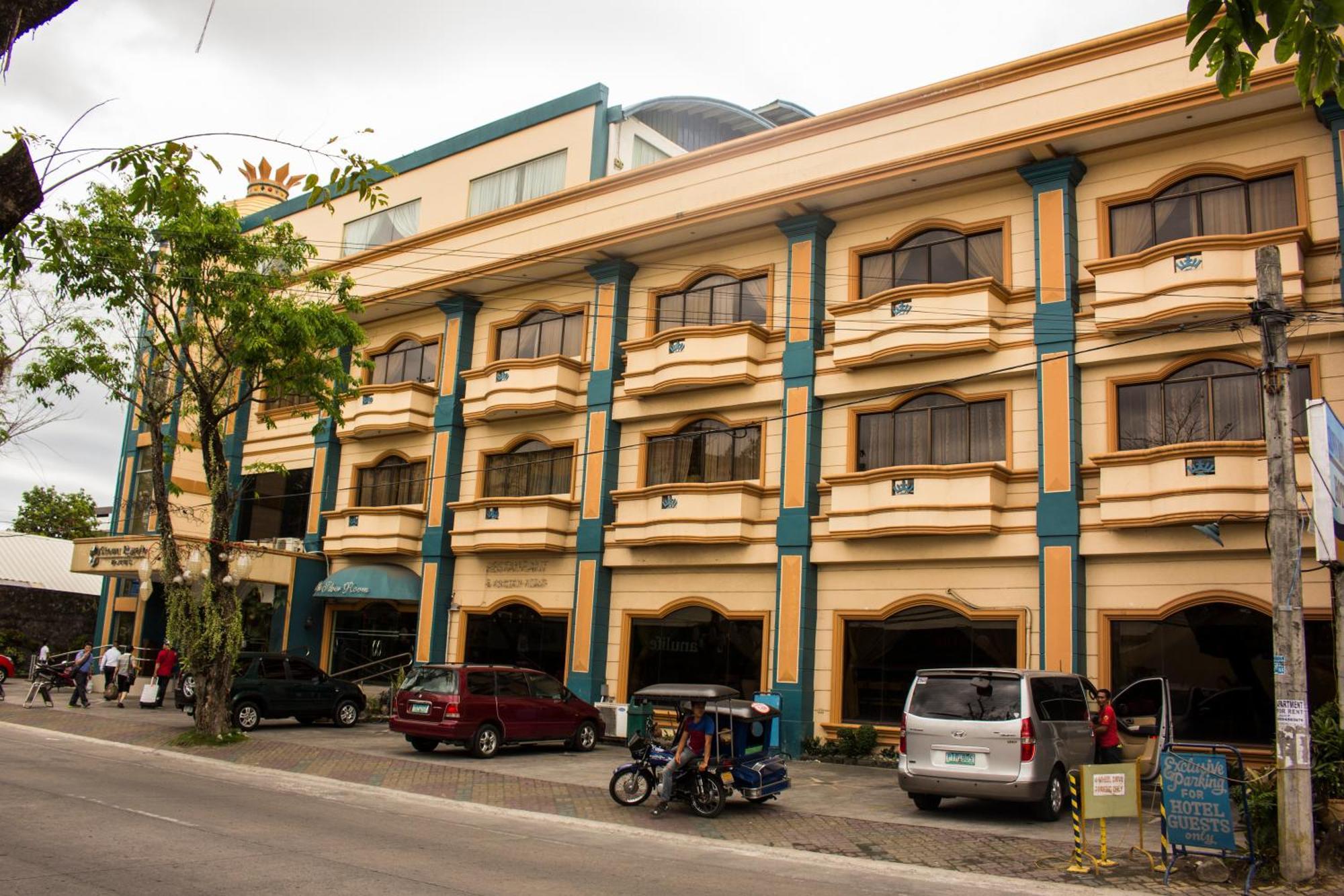 Crown Royale Hotel Balanga Exterior photo