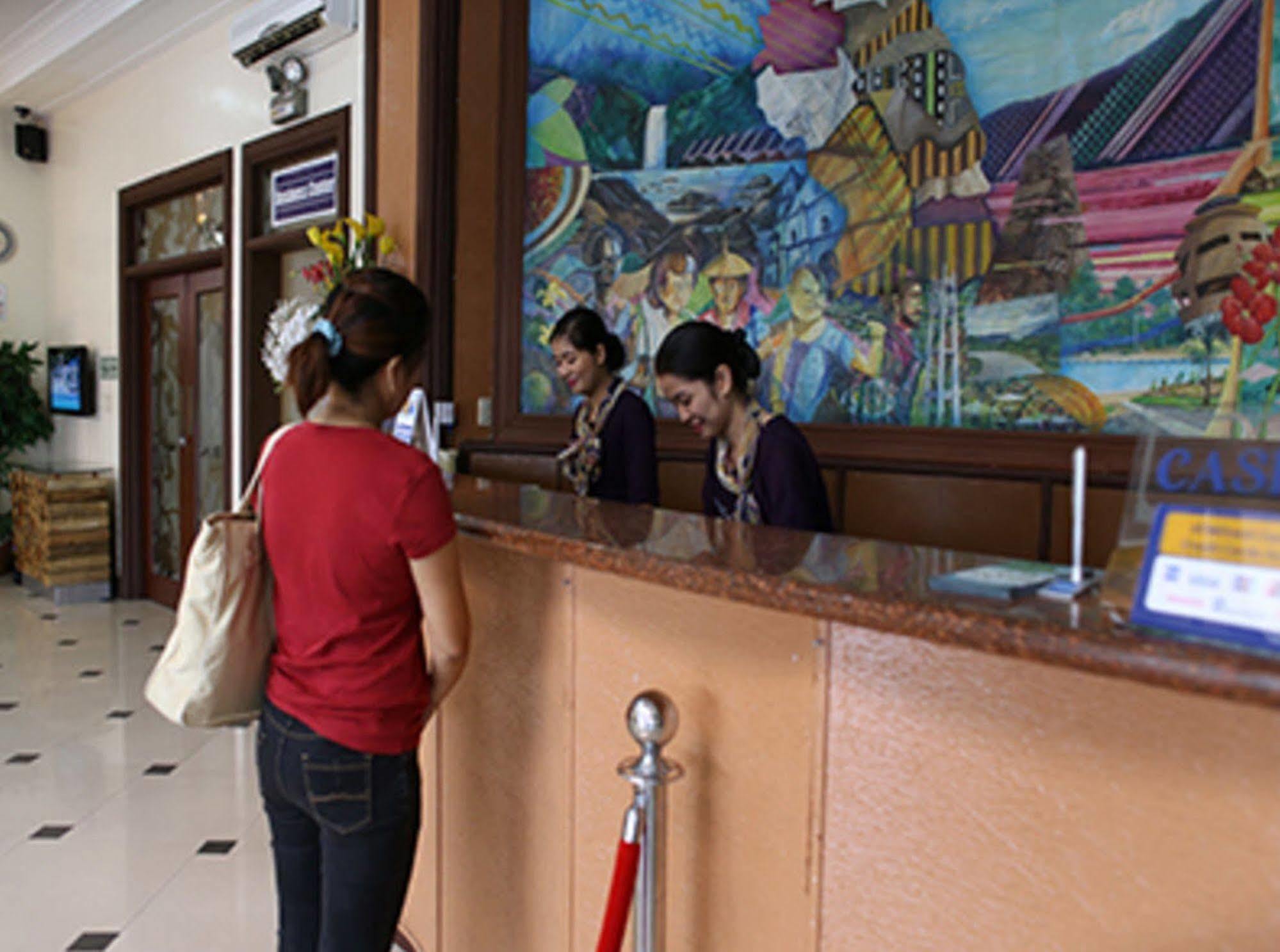 Crown Royale Hotel Balanga Exterior photo